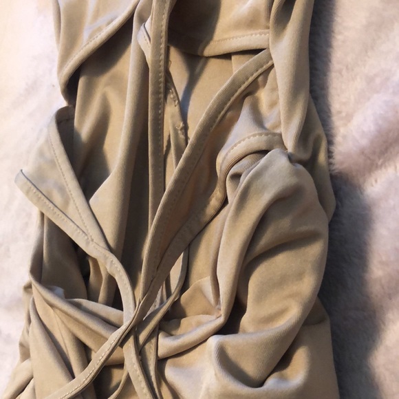 Brand new never worn, shein belly bearing tie dress with ruffles TJD - Picture 6 of 8